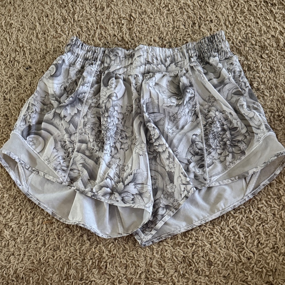 LuluLemon Floral Gray Women's Shorts